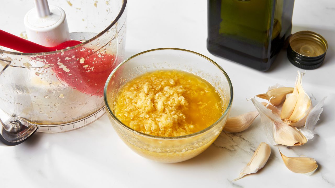 Make Your Own Garlic Paste: Quick & Easy Recipe Guide